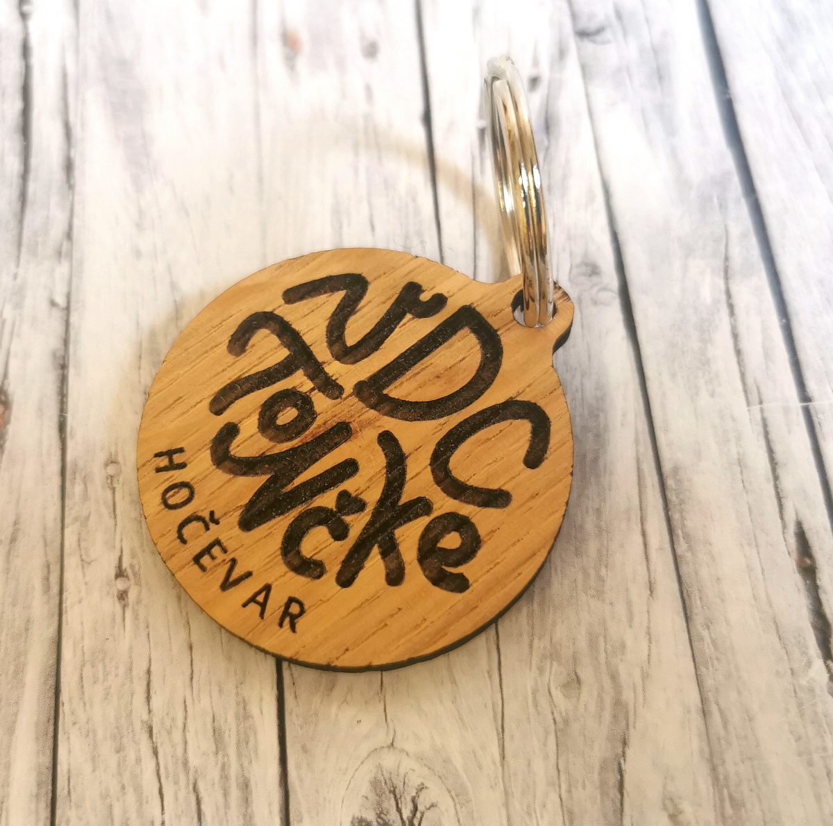 Lesen obesek za ključe brez graviranja.