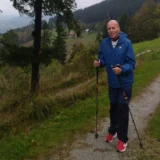 Uporabnik VDC Tončke Hočevar na pohodu.