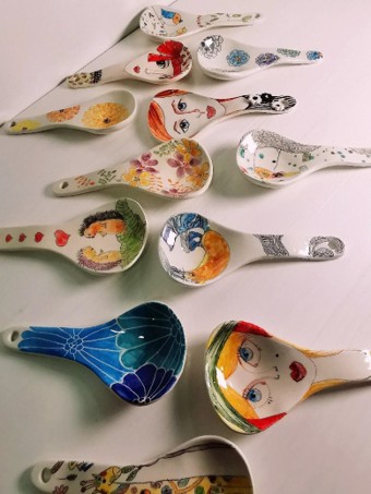 keramična odlagalka za kuhalnico.