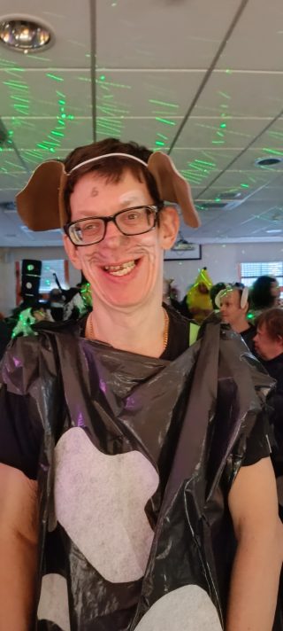 Slika varovanca VDC Tončka Hočevar v pustnem kostumu