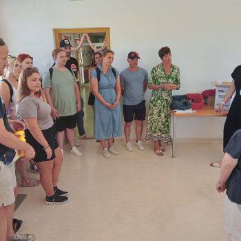 Na sliki so študenti in uporabniki v prostorih VDC Tončke Hočevar