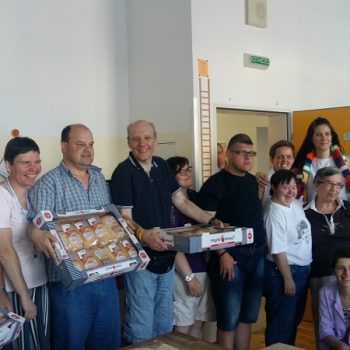 Enoto Vojkova je obiskala  ekipa Radia 1 z  Ivjano Banić in nas razveselila dodatno še z slastnimi sendviči.