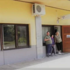 Enota Moste, rumene barve.